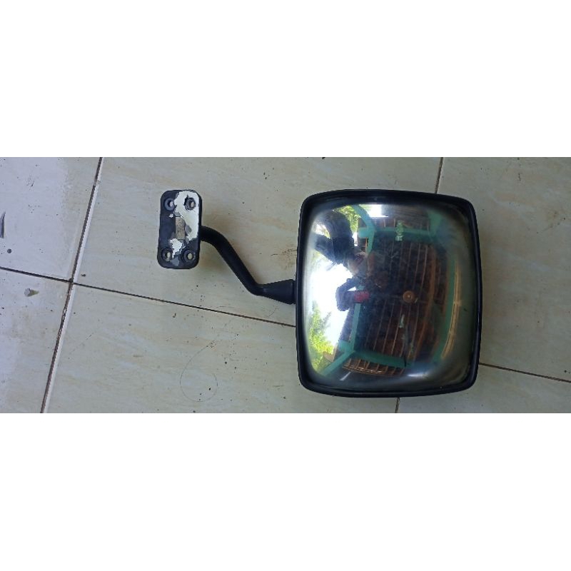 spion belakang mazda e2000
