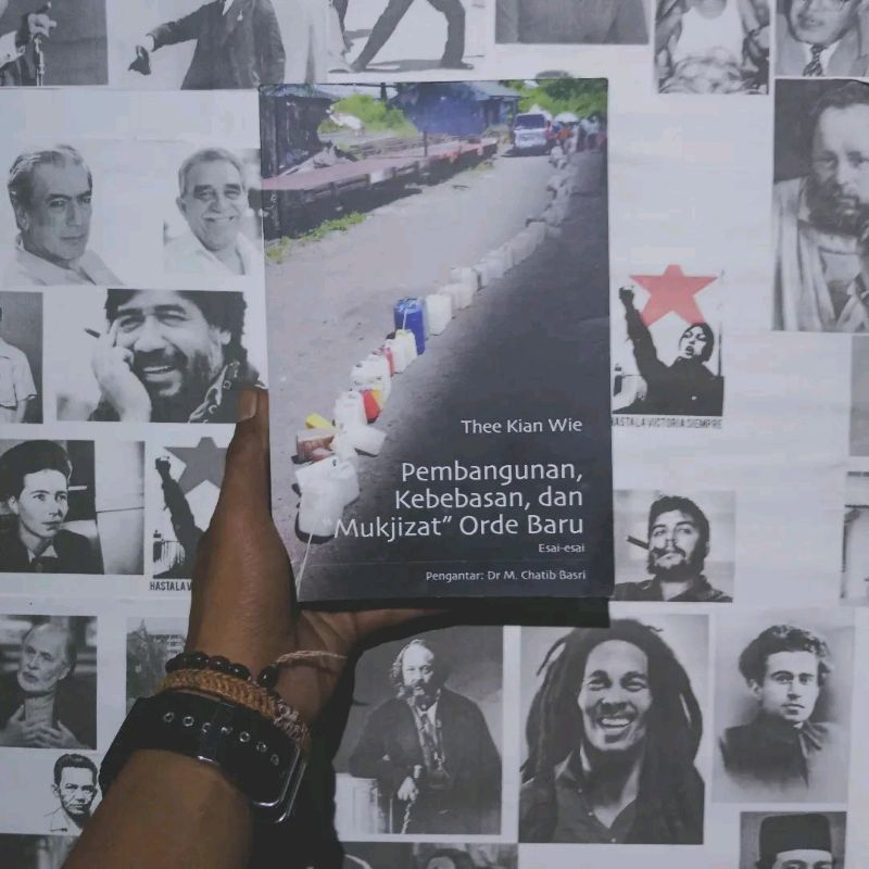 Thee Kian Wie Pemerataan, Kemiskinan dan Ketimpangan | Industrialisasi Indonesia: Analisis dan Catat