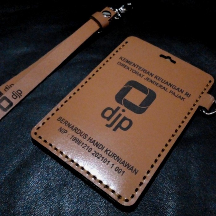 

Name Tag Kulit Asli Custom, Id Card Holder Kulit Custom Nama - Name Tag Kulit