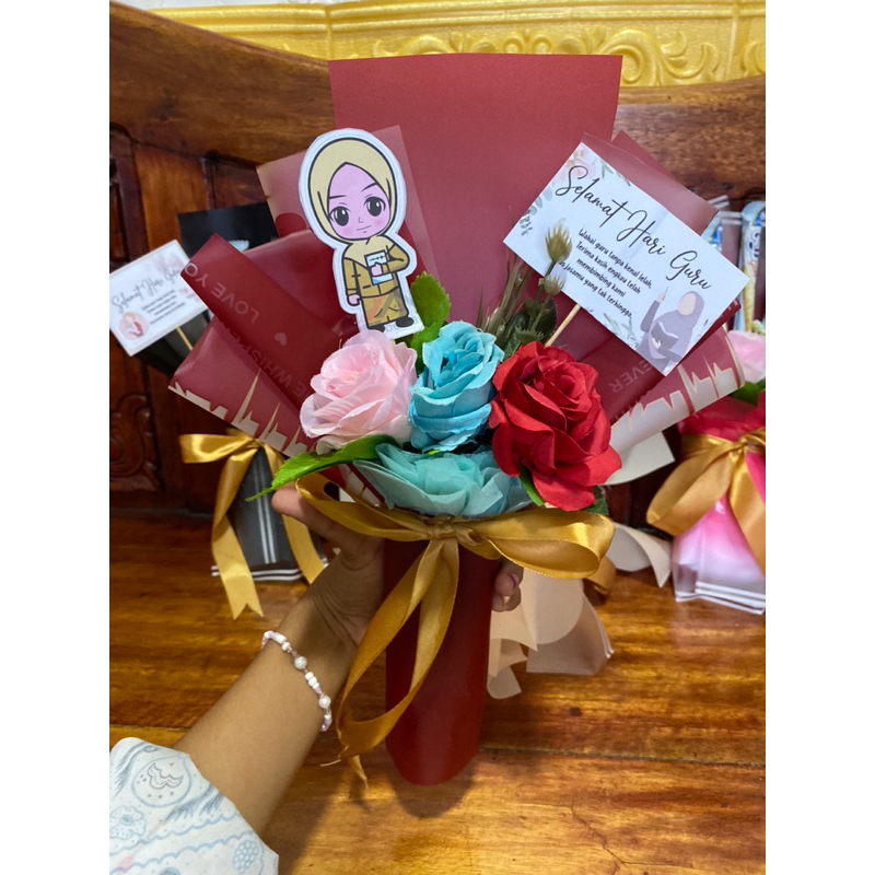 

bucket makanan dan bunga