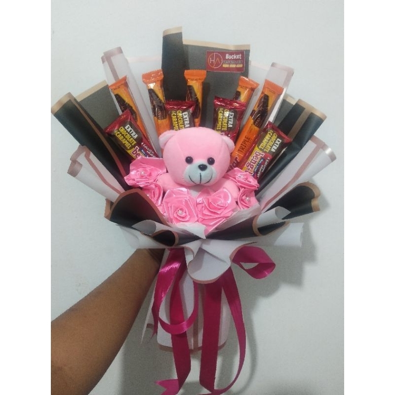 

BUKET BONEKA + SNACK