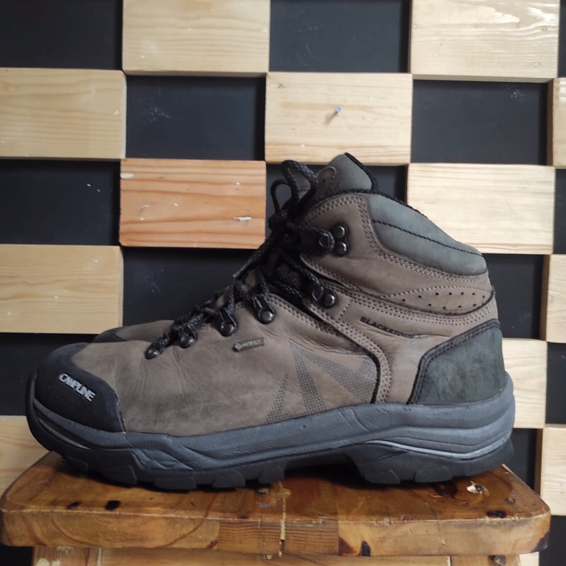 sepatu outdoor campline
