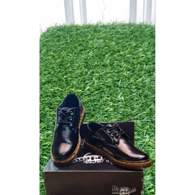 SEPATU DR MARTENS DOKMART PENDEK 3 HOLE DOCMART LOW BOOTS PRIA