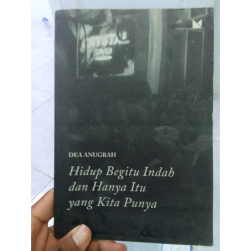 Dea Anugrah. - Hidup Itu Indah dan Hanya Itu yang Kita Punya