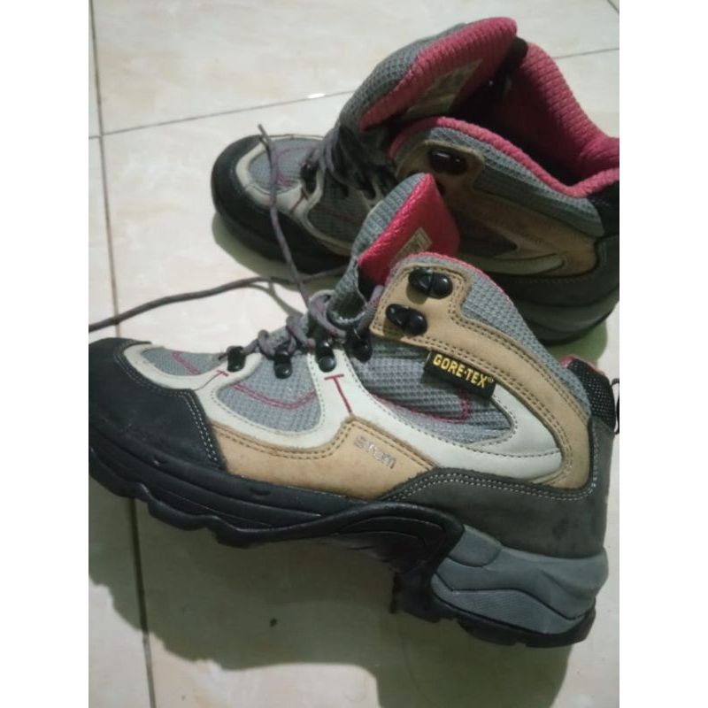 sepatu outdoor second BLACK YAK