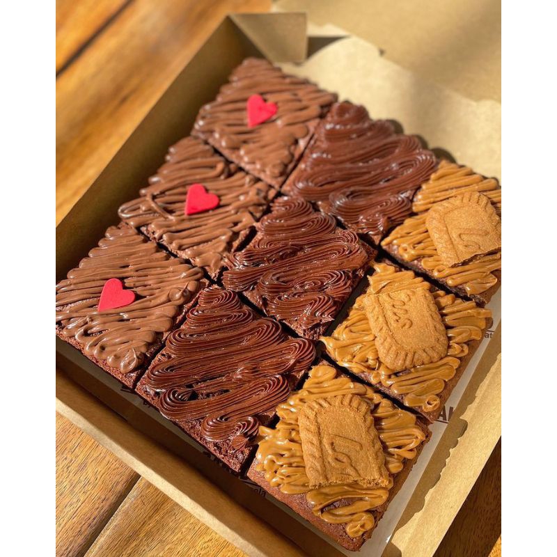 

Brokies-brownies fudgy dark coklat/HAMPERS