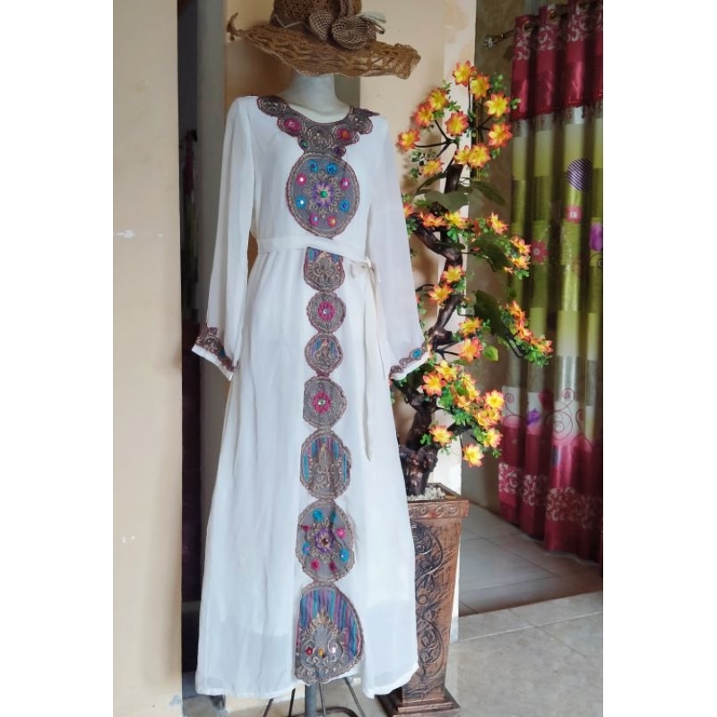 Gamis Putih Mewah Cantik aksen batu manik mewah