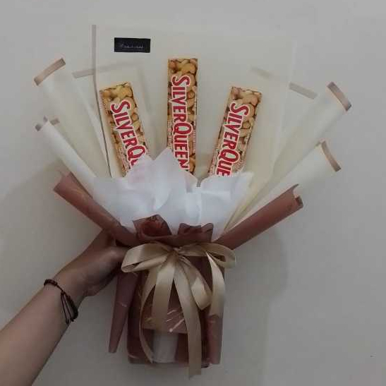 

Buket Cokelat Silverqueen / Buket Unik / Buket Kekinian / Hadiah