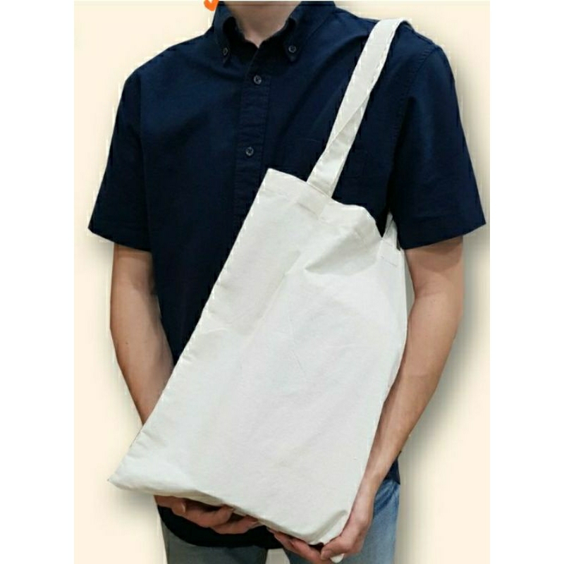 

Goodiebag Tas Bahu P.32*T.40 Warna Putih BB CANVAS (Polyester Premium)