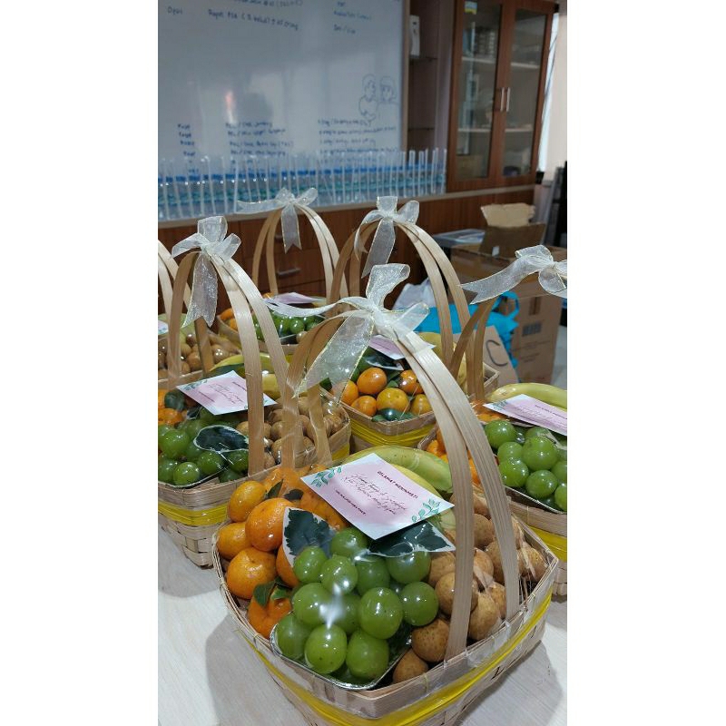 BESEK BUAH /BESEK OLEH OLEH/BESEK HAMPERS/BESEK SOUVENIR/BESEK PARCEL/BESEK NIKAHAN/BESEK BUAH