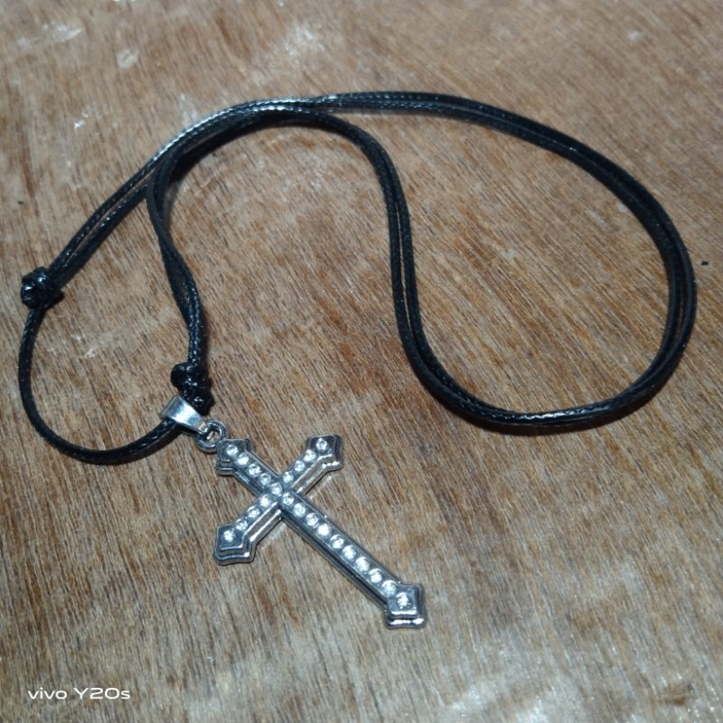 Kalung tali Hitam liontin salib mata