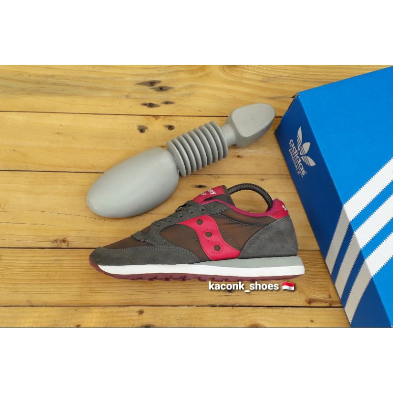 SEPATU CASUAL SNEAKERS SAUCONY JAZZ ABU ABU GREY ORIGINAL
