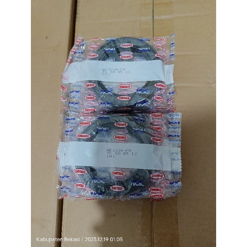 OIL SEAL NOK AE3234F TC 60X85X12 60*85*12 60 85 12