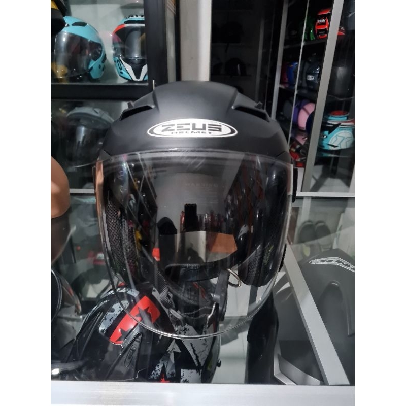 Helm zeus 611 bekas pakai