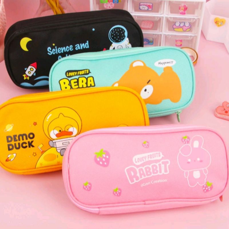 

Tempat pensil resleting astronot, kelinci / Kotak pensil sleting jumbo motif astronot, rabbit / Pencil case astronot, kelinci