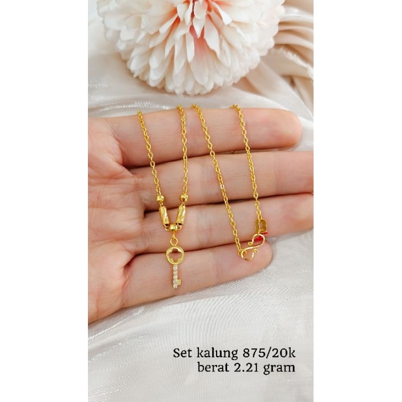 Set Kalung Liontin Fancy Kunci Koleksi Josean Elegant Emas Asli