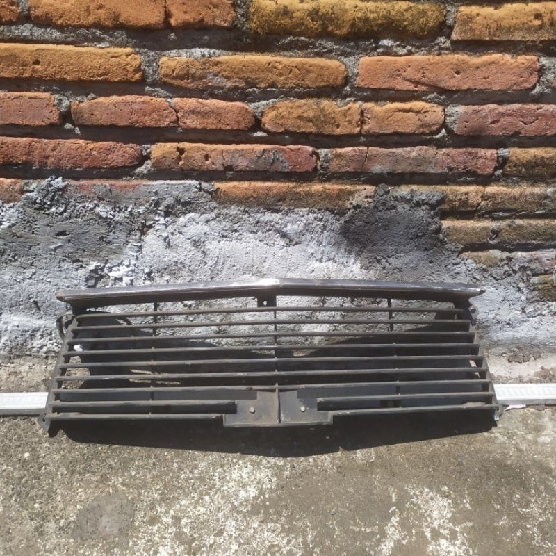 gril depan mazda 616 capella