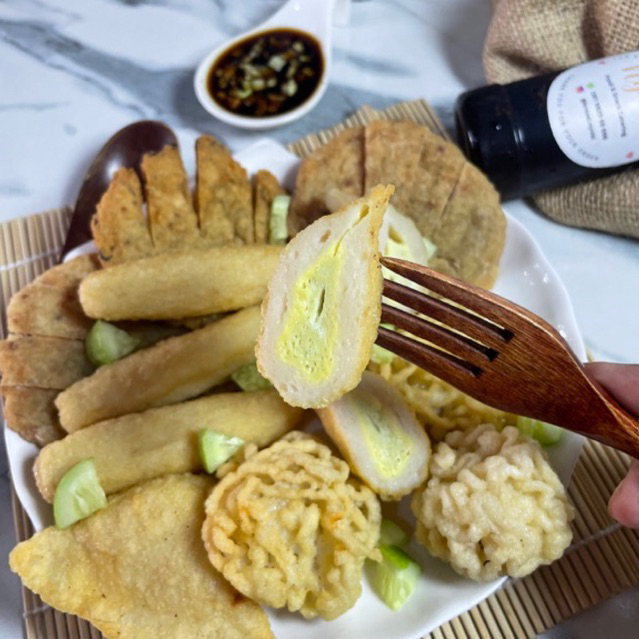 

Pempek Palembang, Pempek Nyobi Paket Rame-Rame 700gr isi 20pcs, Pempek Ikan Tenggiri 100% Halal