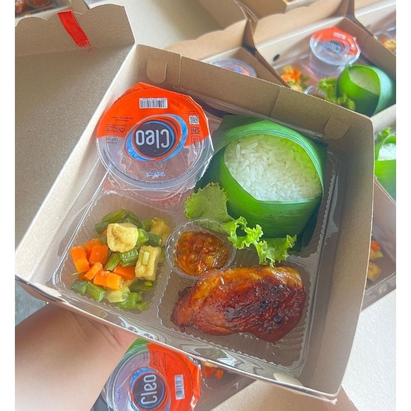 

Nasi Box Paket Hemat Plus Air Gelas Termurah