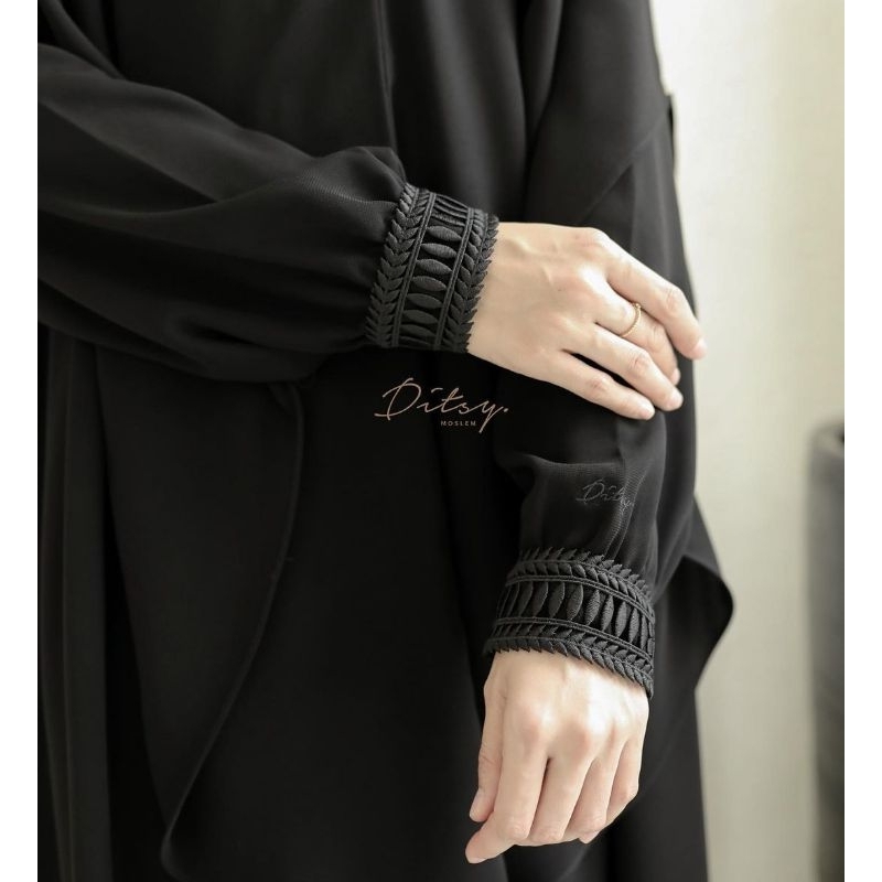 Linnaea lura black S dan Shaneeya Reguler