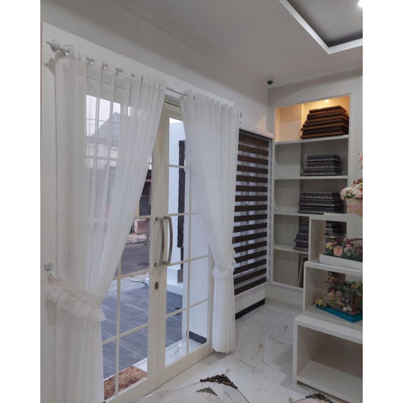 Gorden vitrase putih polos model lubang smokring lebar 150cm 18 ring