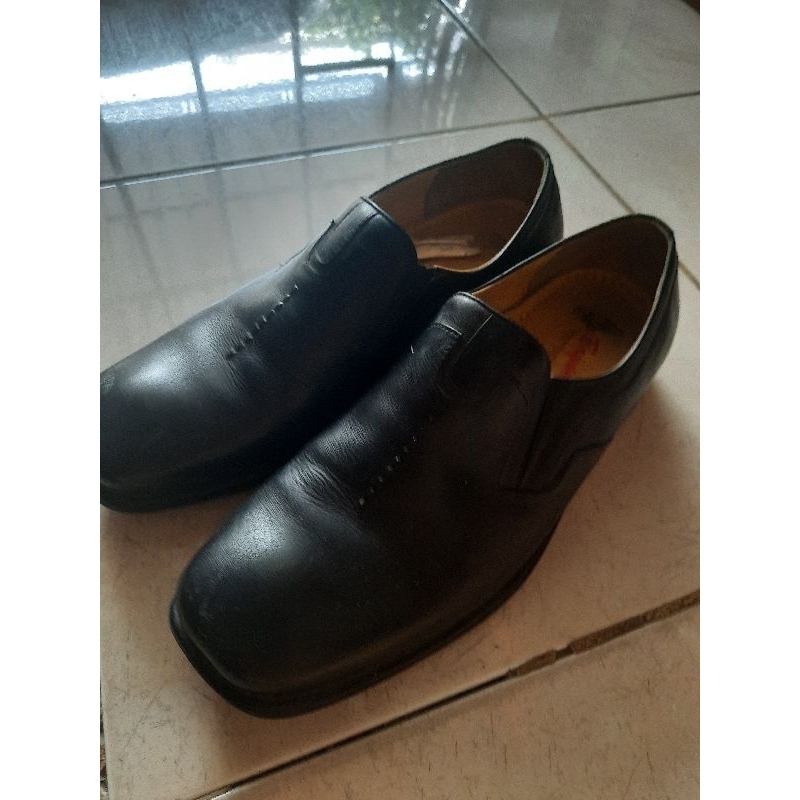 preloved sepatu pria size 43