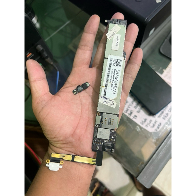 MESIN IPAD MINI 3 A1600 64GB WIFI DAN CELLULAR