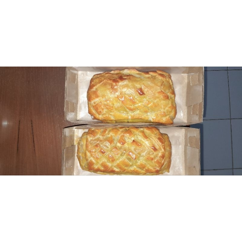 

SALMON EN CROUTE SALMON WELLINGTON MUSHROOM DAN MOZARELLA SAUCE 150GR