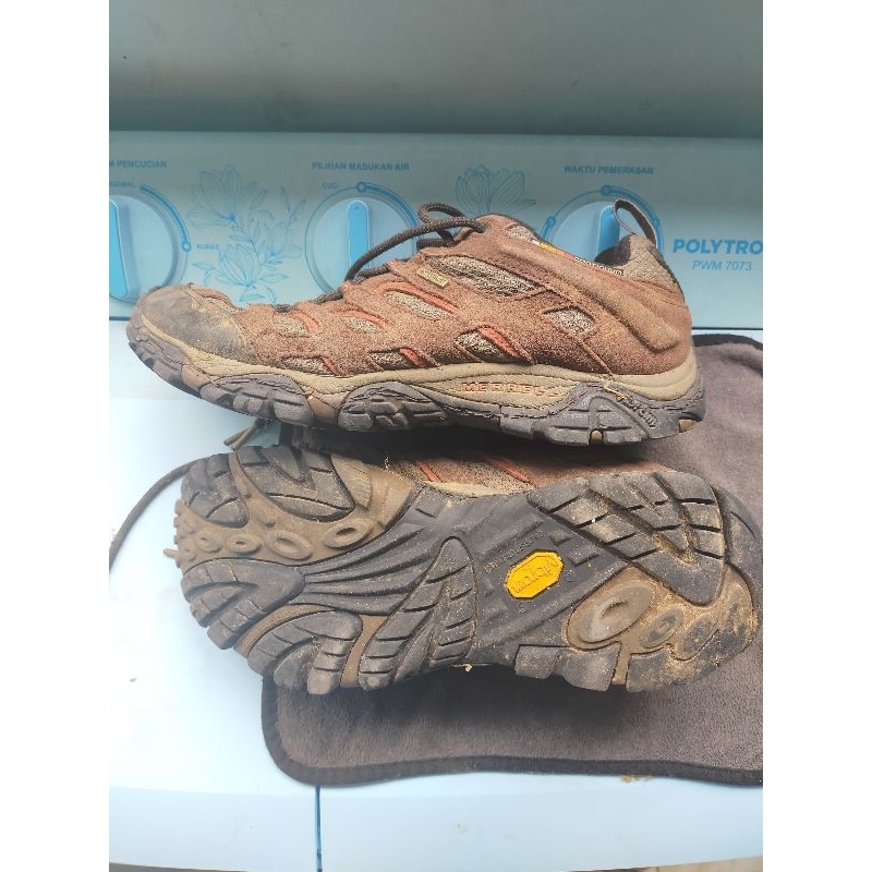 Sepatu outdoor second merrel