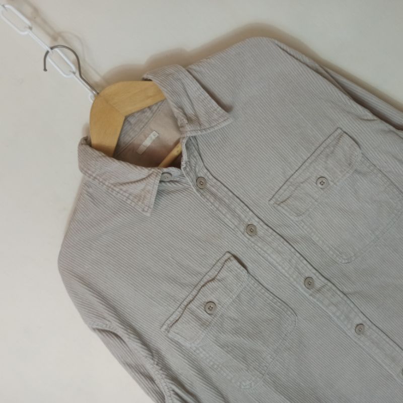 [Outer GU] Kemeja Luaran Corduroy Global Uniqlo Double Pocket Long Sleeve Shirt Krem Size L