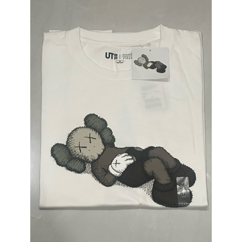 Kaos Uniqlo UT x Kaws Tokyo First Size M Putih (BNWT) Tag Lengkap Original 100% Limited Edition