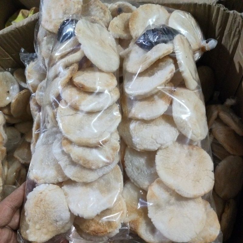 

Kerupuk kemplang free sambal