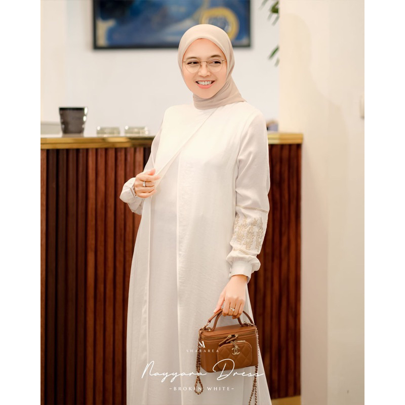 ready waena white shararea size M