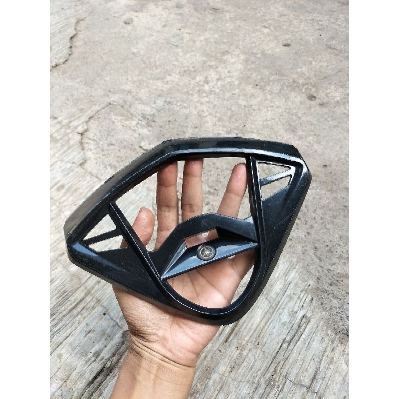 Cover Bagian Luar Dudukan Spedometer Spedo Yamaha Xeon GT Original Bekas Copotan Motor