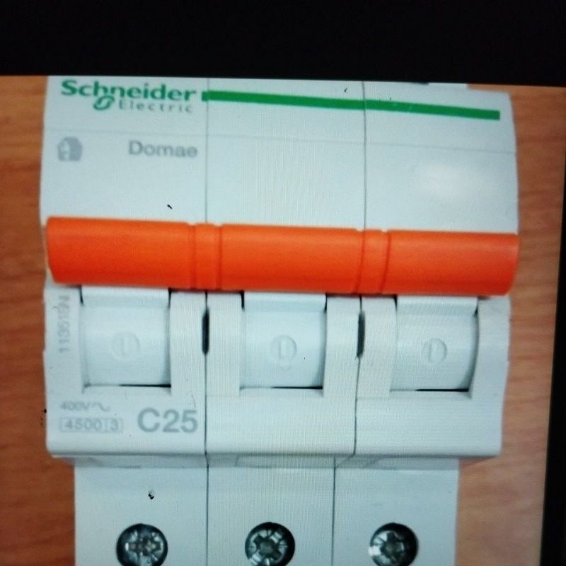MCB DOMAE SCHNEIDER 3 PHASE 25A
