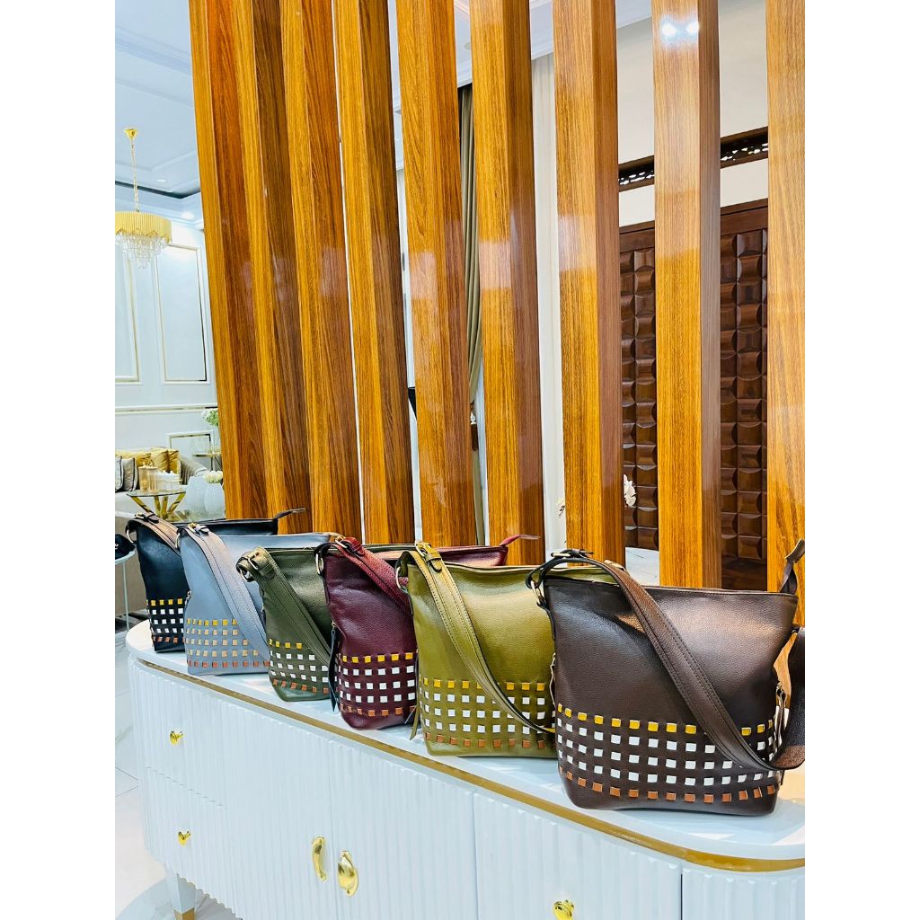 TAS KULIT WANITA MODEL HOBO ANYAM - TOKO SYAGITA KULIT ASLI GARUT