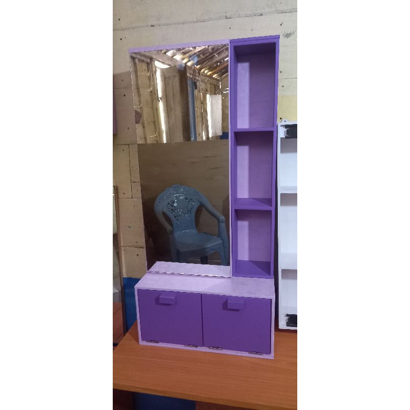 rak make up cermin geser