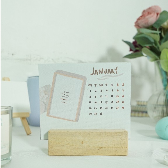 

Kalender 2024 Kawakib Books (Kalender Dudukan Kayu)