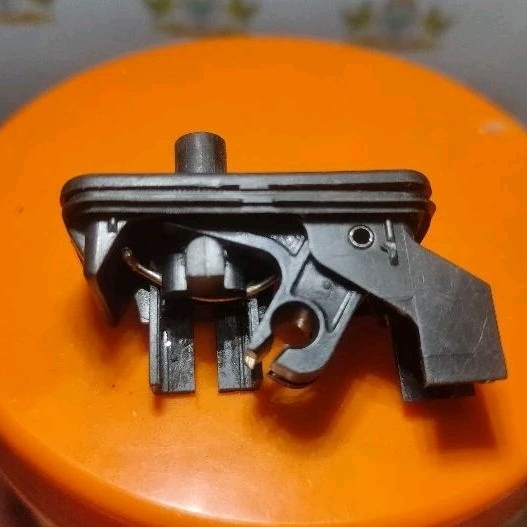 Lock Rod Knop Tonjokan Tombol Pembuka Tutup Bensin Nissan Datsun Go Original