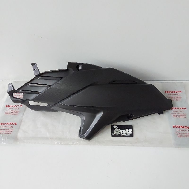 Sambungan Cover Body Kanan Vario 110 Techno Karbu Old Lama 83520 KVB N50