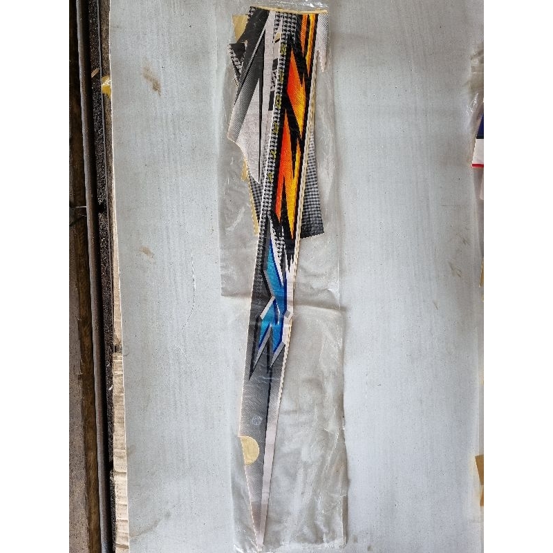 striping lis bodi fizr 2004 putih hitam