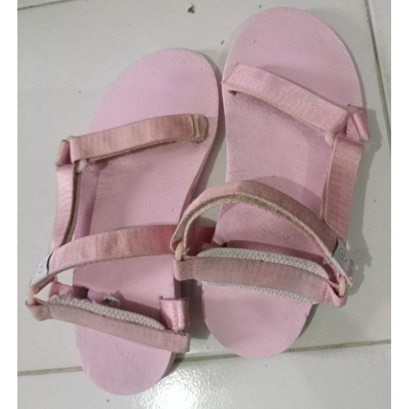 Preloved Original Hijack Sandals Pink size 38