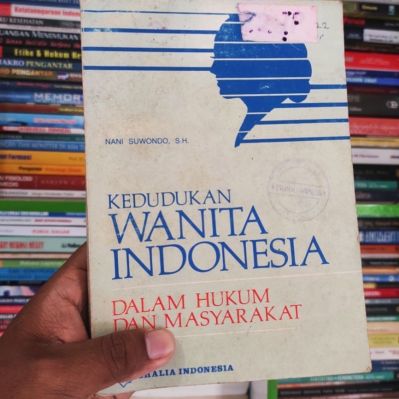 (ori) buku kedudukan wanita indonesia dalam hukum dan masyarakat