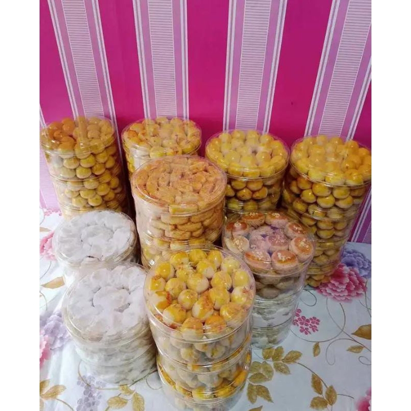 

nastar clasik dan nastar keju lumer.dibuat dengan bahan terbaik. dan insyaalloh anda akan ketagihan. di jual dg berat bersih 500 g/ setengah kg. yuk segera d order