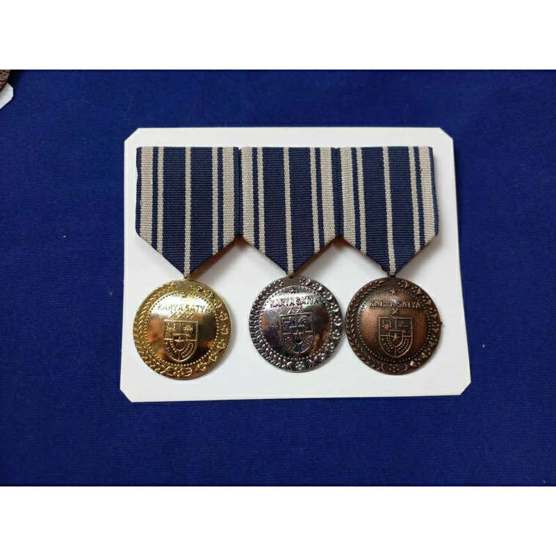 SATYA LENCANA PDU/MEDALI PNS/ASN / KARYA SATYA (30 + 20 + 10 TAHUN) 1 SET 3 MEDALI