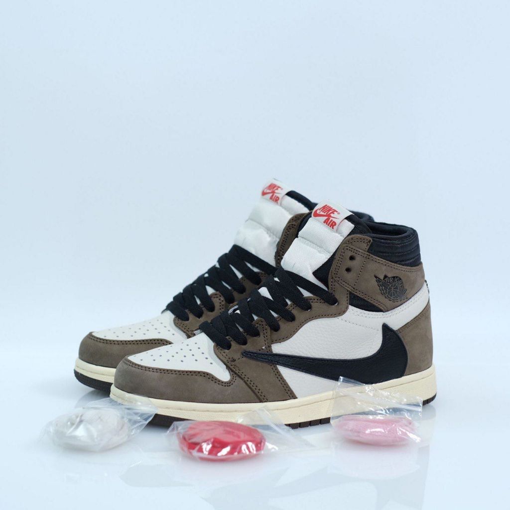 Sepatu Sneaker Air Jordan 1 Retro High Travis Scott