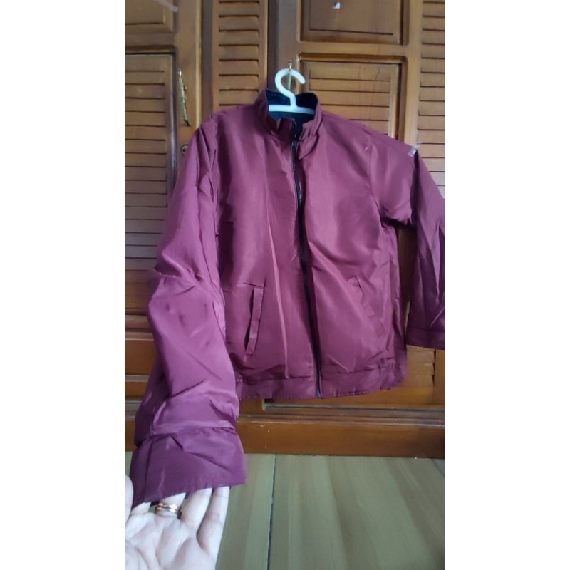 Jaket merah marun size M