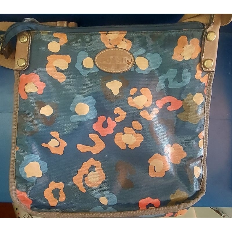 Preloved Fossil Keyper midnight blue floral sling bag