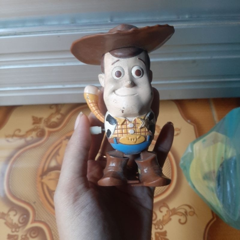 mainan / figure dikoleksi woody TOY STORY WIND UP
