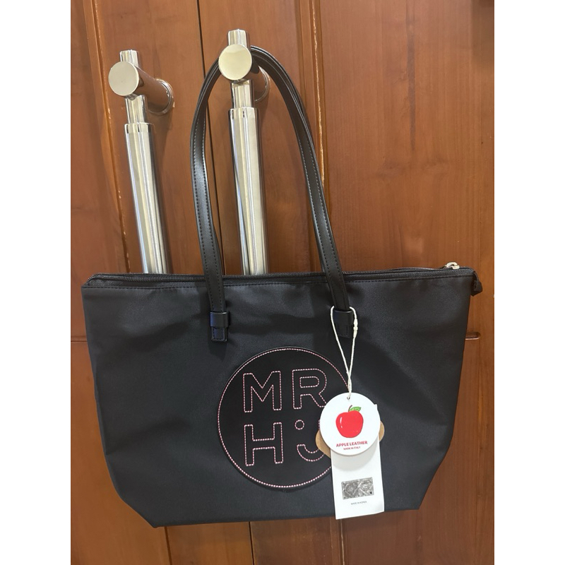 MrsLeom - Marhen J Bello Comfort